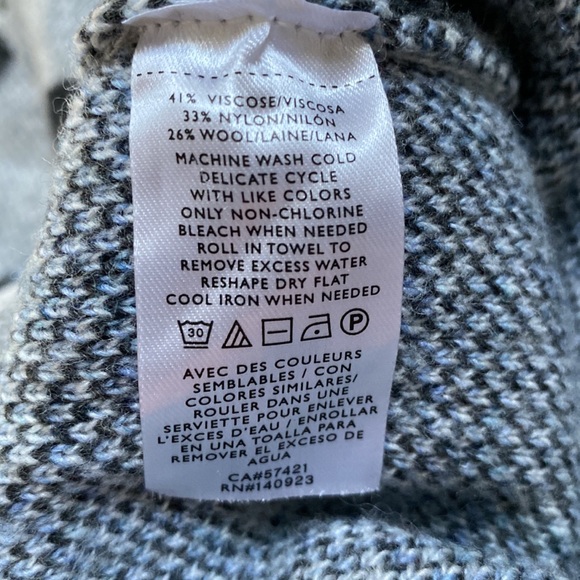 🎉HP🎉 Loft Crewneck Leopard Sweater 💗 Gray & Blue - Picture 12 of 12